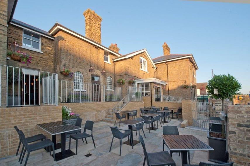 Hotel The Golden Hope Wetherspoon Sittingbourne Exterior foto